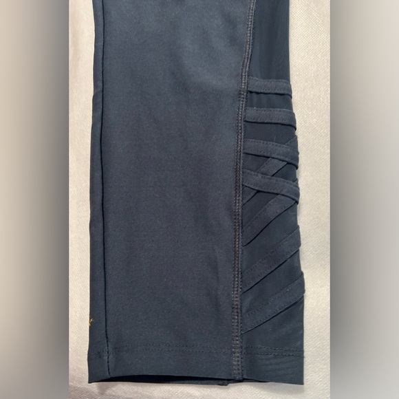 Vogo Athletica gray leggings. Shear material along side leg. Sz. M - Picture 2 of 7